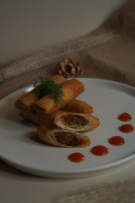 Spring rolls with dipping sauce