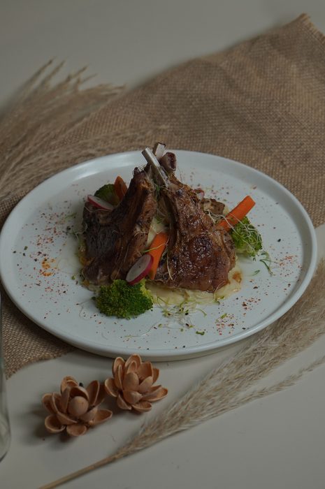 Lamb chop with garnish